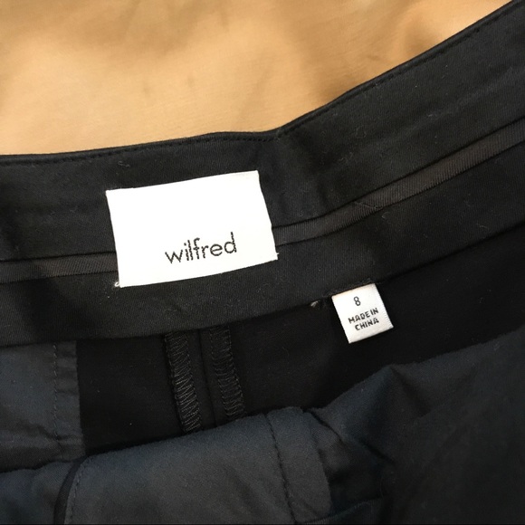 Aritzia Wilfred tan shorts - Picture 3 of 6